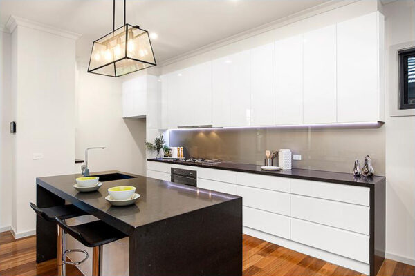 Glen Waverly home in Leader Realestate kitchen design